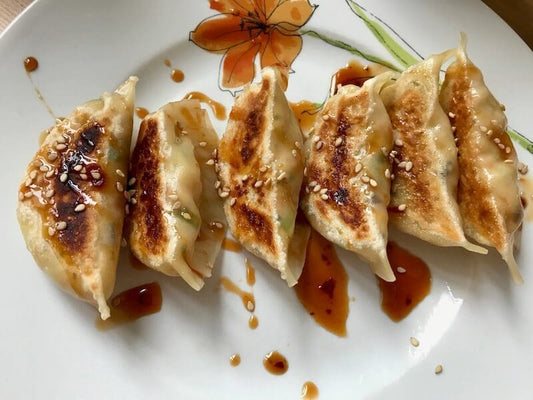 Japanische Gyoza – Knusprige Teigtaschen mit saftiger Füllung